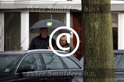 Oegstgeest  1 en 2 december 2012
Caroline Tensen thuis bij haar nieuwe vriend Ernst jan Smids. Haar mini cooper cabrio heeft allebei de dagen voor zijn huis gestaan.
Peter Smulders bv