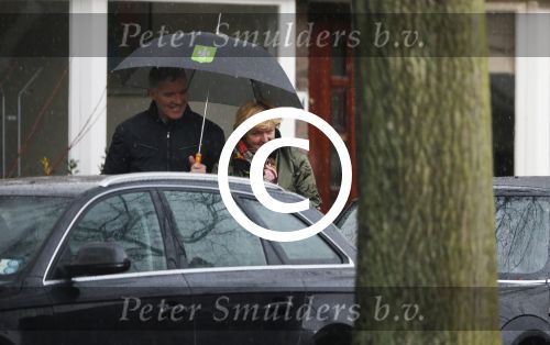 Oegstgeest  1 en 2 december 2012
Caroline Tensen thuis bij haar nieuwe vriend Ernst jan Smids. Haar mini cooper cabrio heeft allebei de dagen voor zijn huis gestaan.
Peter Smulders bv