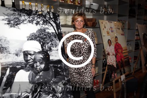 Amsterdam 30 november 2012
Ontbijt orange Babies en MAC cosmetics bij de bijenkorf met oa Caroline Tensen Baba Sylla  Natasja Froger Suzanne Klemann en Fiona Hering.
Peter Smulders bv