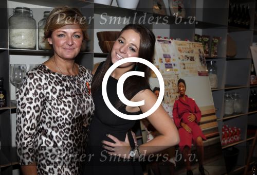 Amsterdam 30 november 2012
Ontbijt orange Babies en MAC cosmetics bij de bijenkorf met oa Caroline Tensen Baba Sylla  Natasja Froger Suzanne Klemann en Fiona Hering. Caroline met dochter Lotte
Peter Smulders bv