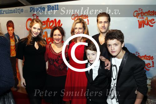 Amsterdam 9 december 2012
Premiere groeten van Mike in Tuschinski. cast met oa v Maas Bronkhuyzenâ€¨Bracha van Doesburghâ€¨Carine Crutzenâ€¨Leona Philippoâ€¨Faas Wijnâ€¨Nasrdin Dchar
Peter Smulders bv