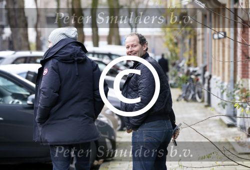 Amsterdam 6 december 2012
Danny Blind met zijn zoon Daley op de cornelis schuytstraat.
Peter Smulders bv