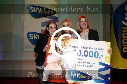 Hilversum 7 december 2012
Sky radio opbouwen Christmas tree (kerstboom) voor goede doelen. Daphne Lammers
Peter Smulders bv