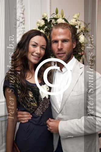 Amsterdam 29 november 2012
Opening Andaz hotel. Dewi Pechler met vriend
Peter Smulders bv