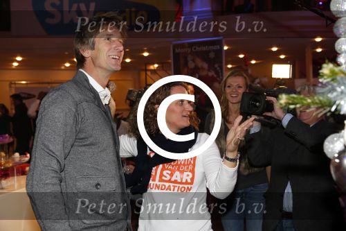 Hilversum 7 december 2012
Sky radio opbouwen Christmas tree (kerstboom) voor goede doelen. Edwin en Annemarie v d Sar
Peter Smulders bv