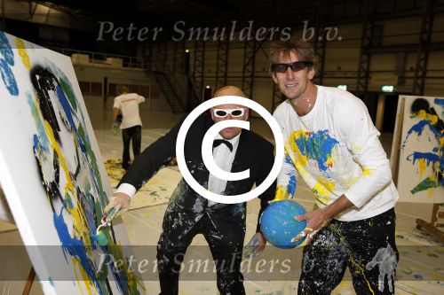 Katwijk Leiden 28 november 2012
Edwin en Annemarie v d sar en hun kinderen Joe en Lynn maken schilderije met Pim Smit die verkocht gaan worden voor de edwin v d Sar foundation.
Peter Smulders bv