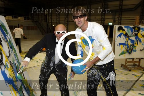 Katwijk Leiden 28 november 2012
Edwin en Annemarie v d sar en hun kinderen Joe en Lynn maken schilderije met Pim Smit die verkocht gaan worden voor de edwin v d Sar foundation.
Peter Smulders bv