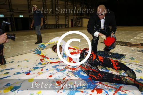 Katwijk Leiden 28 november 2012
Edwin en Annemarie v d sar en hun kinderen Joe en Lynn maken schilderije met Pim Smit die verkocht gaan worden voor de edwin v d Sar foundation.
Peter Smulders bv