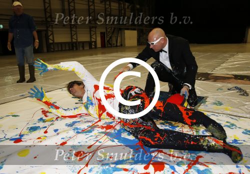 Katwijk Leiden 28 november 2012
Edwin en Annemarie v d sar en hun kinderen Joe en Lynn maken schilderije met Pim Smit die verkocht gaan worden voor de edwin v d Sar foundation.
Peter Smulders bv