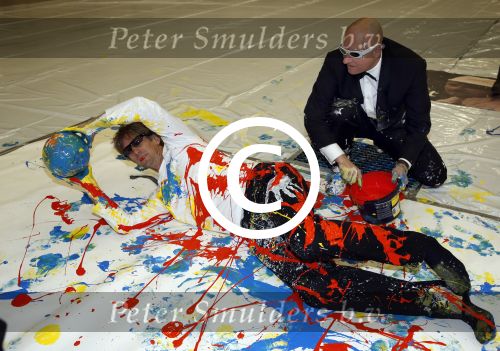 Katwijk Leiden 28 november 2012
Edwin en Annemarie v d sar en hun kinderen Joe en Lynn maken schilderije met Pim Smit die verkocht gaan worden voor de edwin v d Sar foundation.
Peter Smulders bv