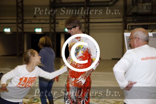Katwijk Leiden 28 november 2012
Edwin en Annemarie v d sar en hun kinderen Joe en Lynn maken schilderije met Pim Smit die verkocht gaan worden voor de edwin v d Sar foundation.
Peter Smulders bv