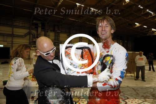 Katwijk Leiden 28 november 2012
Edwin en Annemarie v d sar en hun kinderen Joe en Lynn maken schilderije met Pim Smit die verkocht gaan worden voor de edwin v d Sar foundation.
Peter Smulders bv