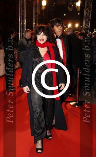 Amsterdam 19 november 2012
Premiere alles is familie in het nieuwe de la mar theater. Ellen ten damme met vriend
Peter Smulders bv