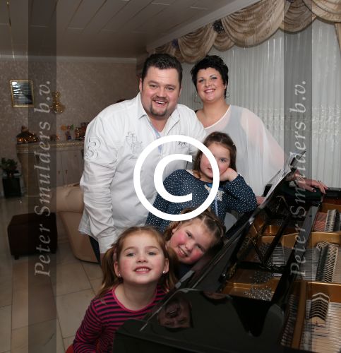 Tiel, 19 December 2012 Frans Duijts met zijn vrouw Marloes Duijts en hun \