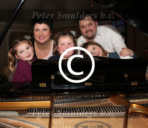 Tiel, 19 December 2012 Frans Duijts met zijn vrouw Marloes Duijts en hun \
