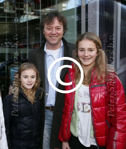 Amstelveen 9 december 2012
Premiere Dik Trom in schouwburg Amstelveen. Frits Sissing met dochters
Peter Smulders bv
