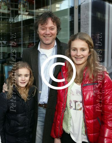 Amstelveen 9 december 2012
Premiere Dik Trom in schouwburg Amstelveen. Frits Sissing met dochters
Peter Smulders bv