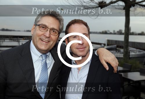 Loosdrecht 26 november 2012
Presentatie cd Anneke Gronloh bij het Golden Tulip hotel. henk Krol met vriend
Peter Smulders bv