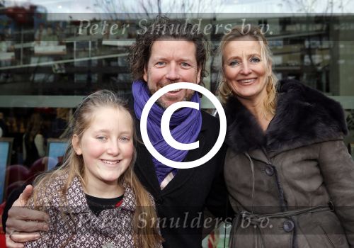Amstelveen 9 december 2012
Premiere Dik Trom in schouwburg Amstelveen. henkjan Smits met vrouw en dochter
Peter Smulders bv