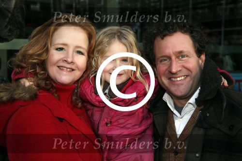 Amstelveen 9 december 2012
Premiere Dik Trom in schouwburg Amstelveen. Hielke Bierman met partner Thijs v Aken en dochter
Peter Smulders bv
