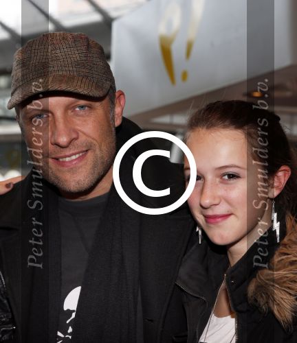 Amsterdam 25 november 2012
Premiere de vijf legendes in pathe arena. Hugo Metsers met een vriendin haar zoon en zijn dochter
Peter Smulders bv
