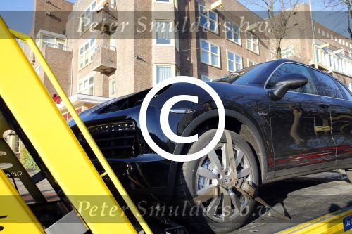 Amsterdam 22 november 2012
Uit de Porsche Cayenne Hybrid van jack Spijkerman zijn de xenon koplampen gestolen.
Peter Smulders bv