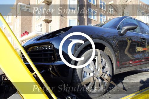 Amsterdam 22 november 2012
Uit de Porsche Cayenne Hybrid van jack Spijkerman zijn de xenon koplampen gestolen.
Peter Smulders bv