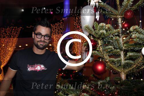 Hilversum 7 december 2012
Sky radio opbouwen Christmas tree (kerstboom) voor goede doelen. Jasn Kooijman
Peter Smulders bv