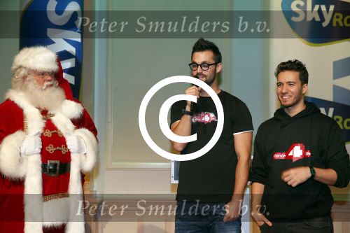 Hilversum 7 december 2012
Sky radio opbouwen Christmas tree (kerstboom) voor goede doelen. Jasn Kooijman
Peter Smulders bv