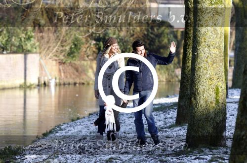 Volendam 8 december 2012
Jan Lisa en Emma Smit in de sneeuw in Volendam.
Peter Smulders bv