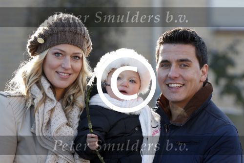 Volendam 8 december 2012
Jan Lisa en Emma Smit in de sneeuw in Volendam.
Peter Smulders bv