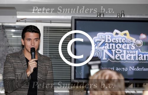 Muiderberg 12 december 2012
Presentatie beste zangers van Nederland met oa Rob de Nijs Angela Groothuizen Bastiaan ragasSimone Kleinsma Tim Douwsma Charly Luske en presentator Jan Smit.
Peter Smulders bv