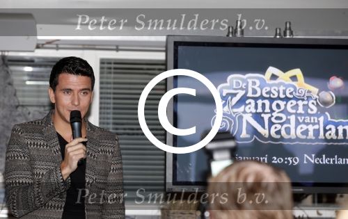 Muiderberg 12 december 2012
Presentatie beste zangers van Nederland met oa Rob de Nijs Angela Groothuizen Bastiaan ragasSimone Kleinsma Tim Douwsma Charly Luske en presentator Jan Smit.
Peter Smulders bv