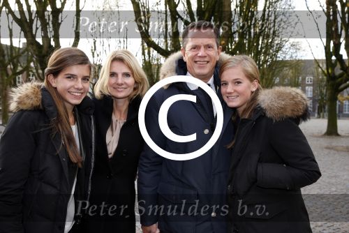 Den Bosch 25 november 2012
Premiere Annie in theater de parade. jan Willem Bruggenwirth met vrouw en dochters
Peter Smulders bv