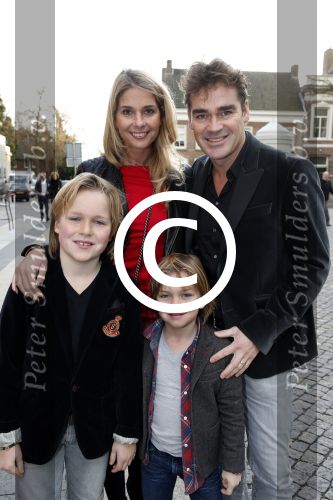 Den Bosch 25 november 2012
Premiere Annie in theater de parade. Jeroen v d Boom met vrouw Dani en zoons
Peter Smulders bv