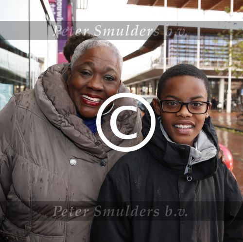 Amstelveen 9 december 2012
Premiere Dik Trom in schouwburg Amstelveen. Jetty Mathurin met kleinzoon
Peter Smulders bv