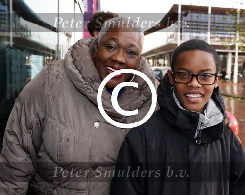 Amstelveen 9 december 2012
Premiere Dik Trom in schouwburg Amstelveen. Jetty Mathurin met kleinzoon
Peter Smulders bv