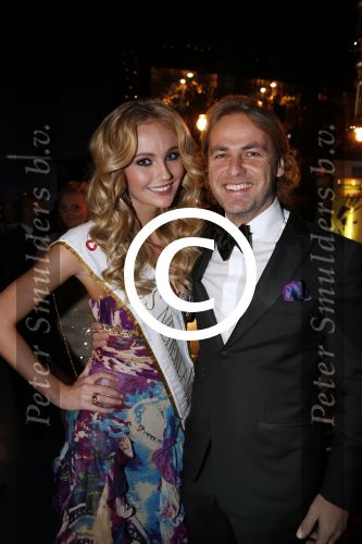 Bunnik 10 december 2012
Miss Nederland verkiezing gepresenteerd door Yolanthe Sneijder Cabau en Kim Kotter. John Ewbank met zijn vriendin Kelly Weekers
Peter Smulders bv