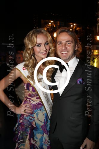 Bunnik 10 december 2012
Miss Nederland verkiezing gepresenteerd door Yolanthe Sneijder Cabau en Kim Kotter. John Ewbank met zijn vriendin Kelly Weekers
Peter Smulders bv
