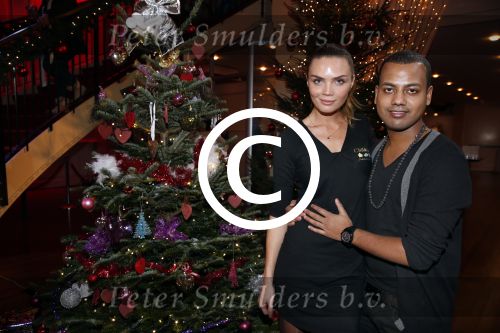 Hilversum 7 december 2012
Sky radio opbouwen Christmas tree (kerstboom) voor goede doelen. Kim Feenstra en haar man Michael Mendoza
Peter Smulders bv