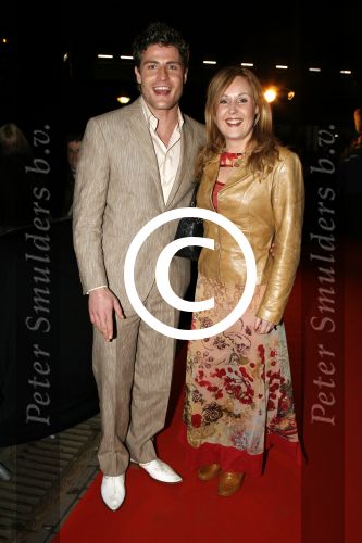 Amsterdam 7 maart 2006
Premiere ik omhels je met 1000 armen in Pathe arena.
Koert-Jan de Bruijn met zijn vriendin Charissa v Dipte
Peter Smulders bv