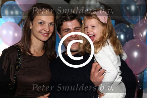 Amsterdam, 9 December 2012
Premiere Speelfilm de Drie Bengeltjes van K3
Koert-Jan de Bruijn met zijn vrouw en dochter
Foto Peter Smulders BV