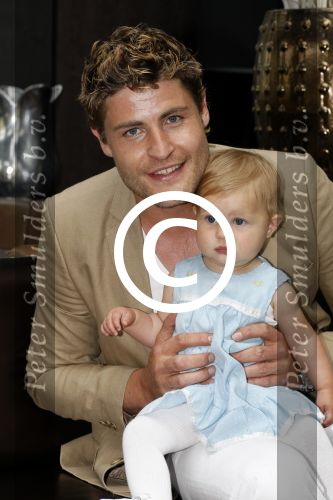 Amsterdam 12 juni 2009
Papa van het jaar verkiezing 
Koert-Jan de Bruijn met zijn vriendin Charlotte en dochter.