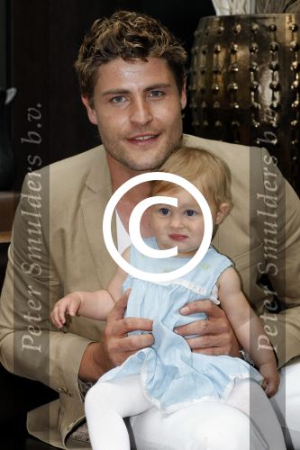 Amsterdam 12 juni 2009
Papa van het jaar verkiezing 
Koert-Jan de Bruijn met zijn vriendin Charlotte en dochter.