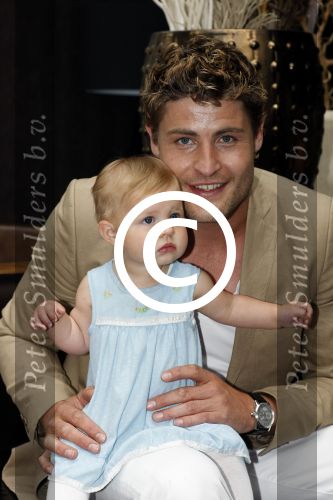 Amsterdam 12 juni 2009
Papa van het jaar verkiezing 
Koertjan de Bruijn met zijn vriendin Charlotte en dochter.
