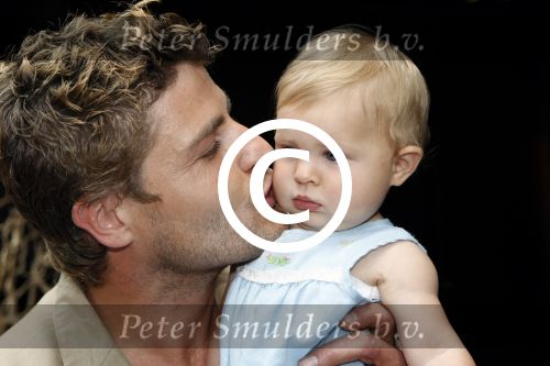 Amsterdam 12 juni 2009
Papa van het jaar verkiezing 
Koert-Jan de Bruijn met zijn vriendin Charlotte en dochter.