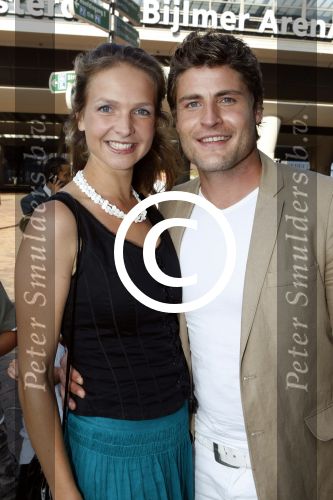 Amsterdam 17 augustus 2009
Premiere Hannah Montana in pathe arena. Koert-Jan de Bruijn met zijn vriendin Charlotte
Peter Smulders bv