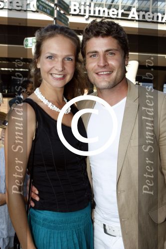 Amsterdam 17 augustus 2009
Premiere Hannah Montana in pathe arena. Koert-Jan de Bruijn met zijn vriendin Charlotte
Peter Smulders bv