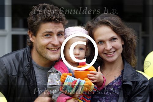 Amsterdam 19 september 2010
Premiere Sesamstraat in de meervaart. Koert-Jan de Bruijn met vriendin Charlotte en dochter
Peter Smulders bv