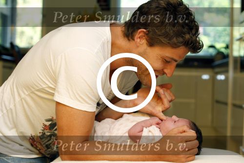 Amsterdam 22 augustus 2011
Koert-Jan de Bruijn met zijn pasgeboren dochter Fritzi.
Peter Smulders bv